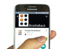 Bild von einem Smartphone mit Braille-App