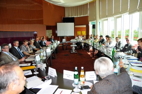 Die Beauftragten bei ihren Beratungen Die Beauftragten bei ihren Beratungen