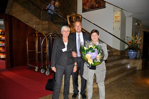 v. l.: Ingrid Körner, Senatskoordinatorin für die Gleichstellung behinderter Menschen, Hamburg; Bernd Petri, BAR; Antje Blumenthal, Vorgängerin von Ingrid Körner, Hamburg v. l.: Ingrid Körner, Senatskoordinatorin für die Gleichstellung behinderter Menschen, Hamburg; Bernd Petri, BAR; Antje Blumenthal, Vorgängerin von Ingrid Körner, Hamburg
