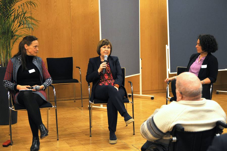 Prof. Dr. Katja Nebe , Universität Halle-Wittenberg, Brigitte Gross, Direktorin der DRV Bund und Moderatorin Dr. Julia Kropf