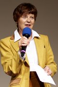 Dr. Helga Seel Dr. Helga Seel