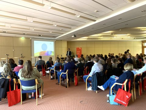 Das Plenum zu Beginn der Regionalen Netzwerkveranstaltung