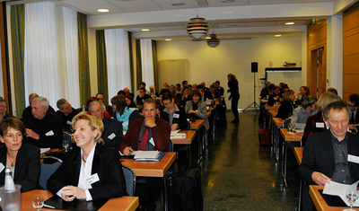 Abb. 5: Blick ins Plenum Abb. 5: Blick ins Plenum