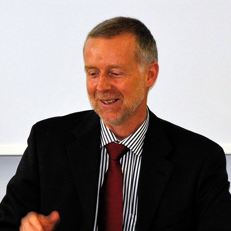 Helmut Fitzke, wieder gewählter Vorsitzender der Mitgliederversammlung Helmut Fitzke, wieder gewählter Vorsitzender der Mitgliederversammlung